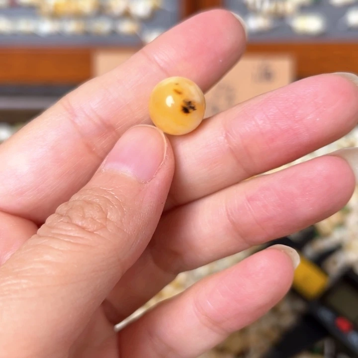 蜜蜡未镶嵌裸石13.6mm一个