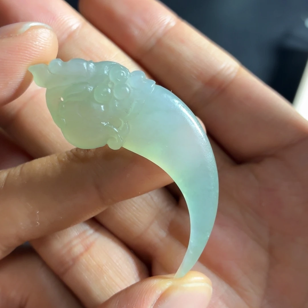 定制翡翠未镶嵌龙牙