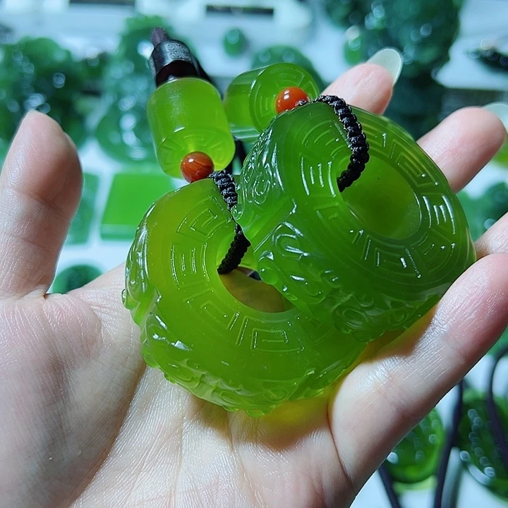 穹***宇未镶嵌蛇纹石玉手把