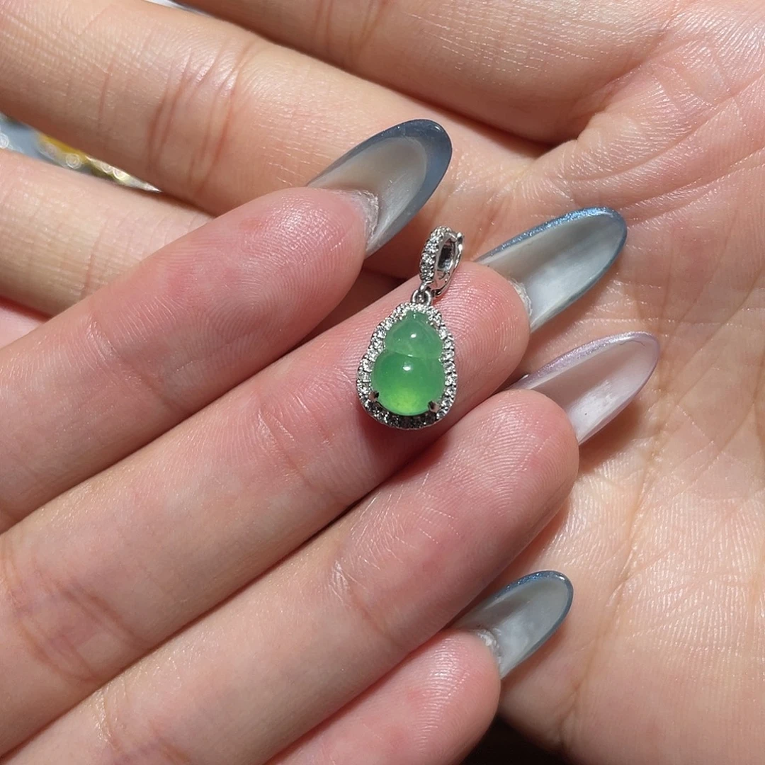 S***y翡翠18K金镶嵌吊坠(不含链)