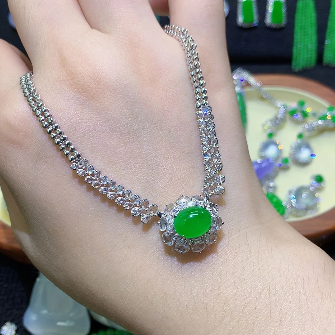 翡翠18K金镶嵌颈饰高冰满绿