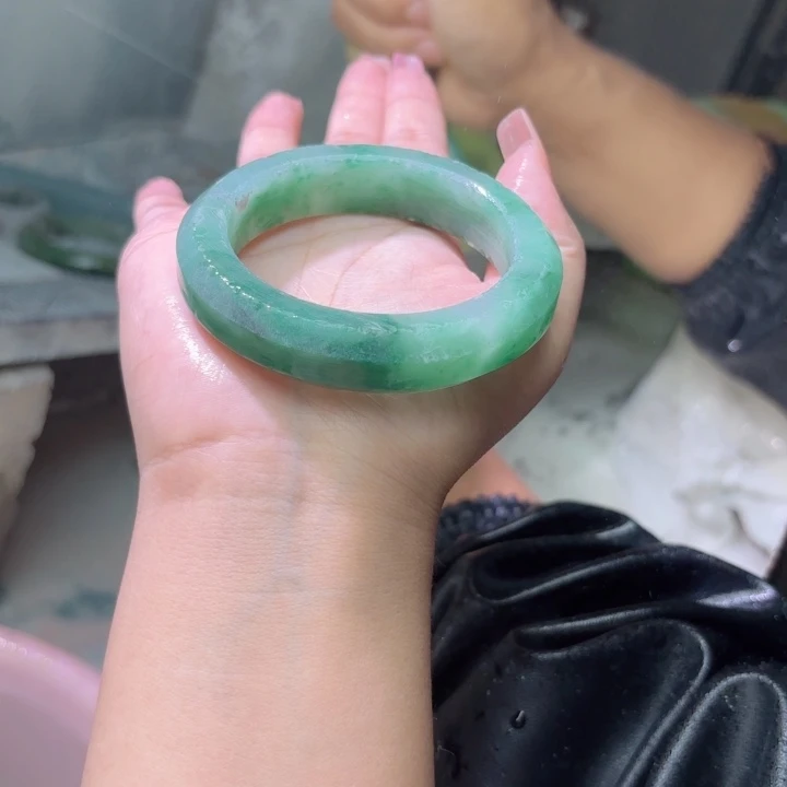 *****未镶嵌手镯石英质玉（非洲翠）定制