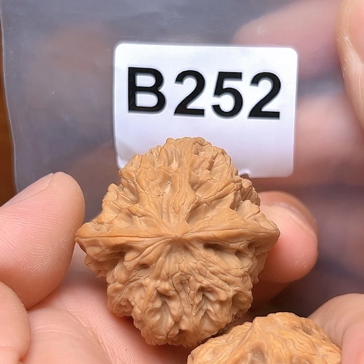 文玩核桃吊坠38野狼