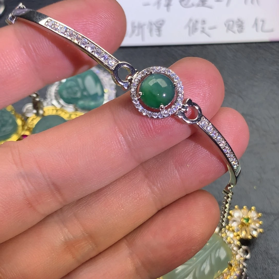 翡翠颈饰未镶嵌手链