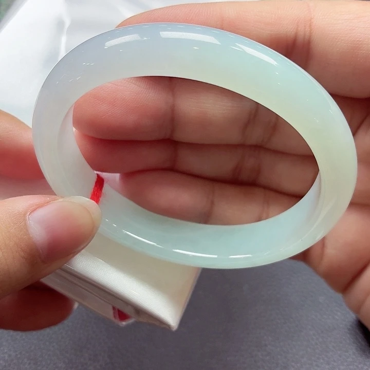 翡翠未镶嵌手镯（贵妃镯）天然缅甸A货翡翠（正圈