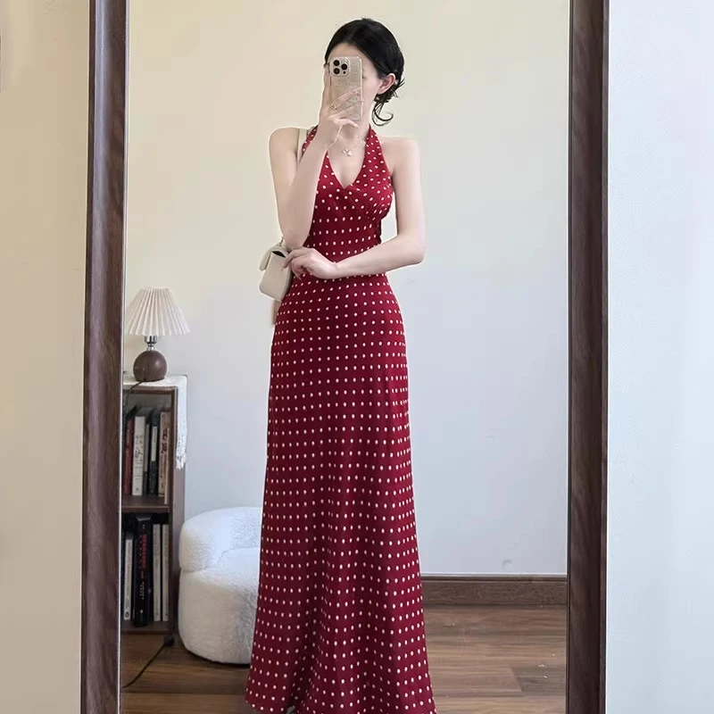 法式纯欲红色波点V领挂脖连衣裙子女设计感露背无袖背心长裙夏季
