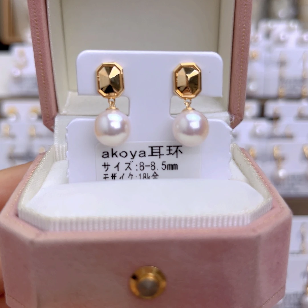 18K金镶嵌海水珍珠耳饰