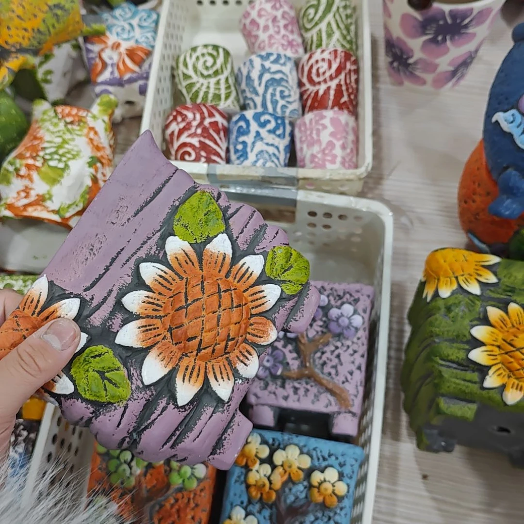 红陶吸水透气的白陶花盆