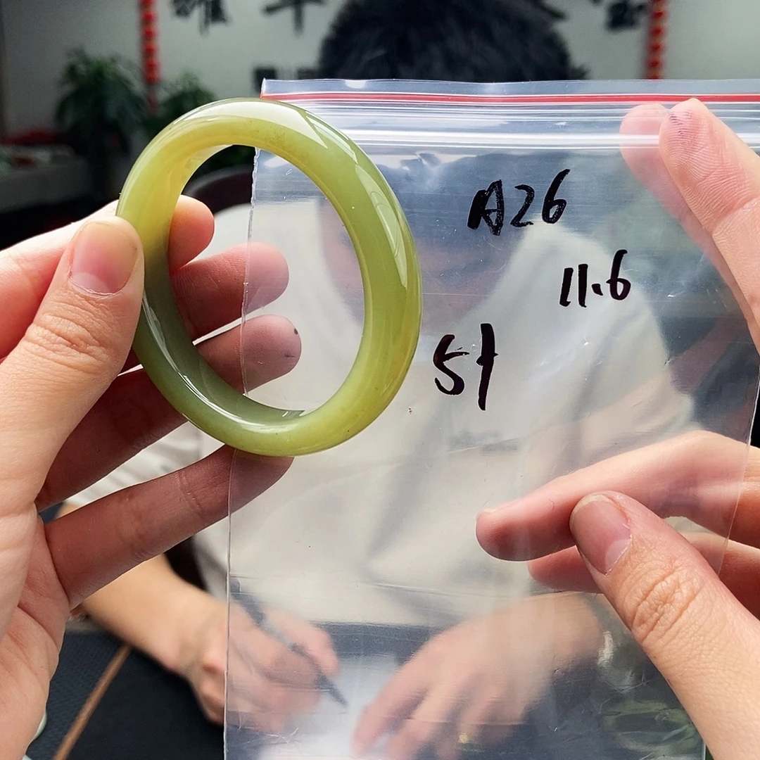 和田玉未镶嵌手镯拍一发一