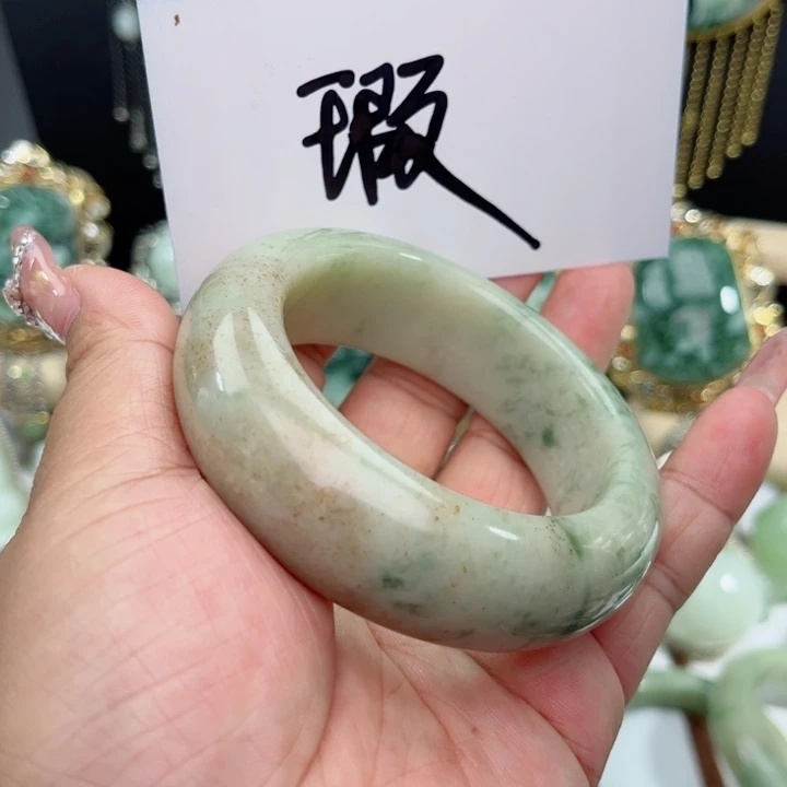 未镶嵌透闪石-蛇纹石玉手镯
