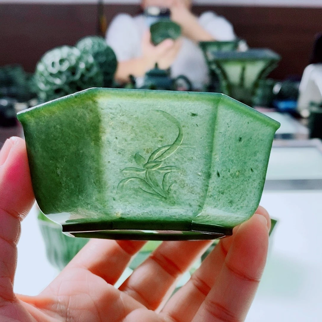 未镶嵌和田玉（青玉）摆件微瑕