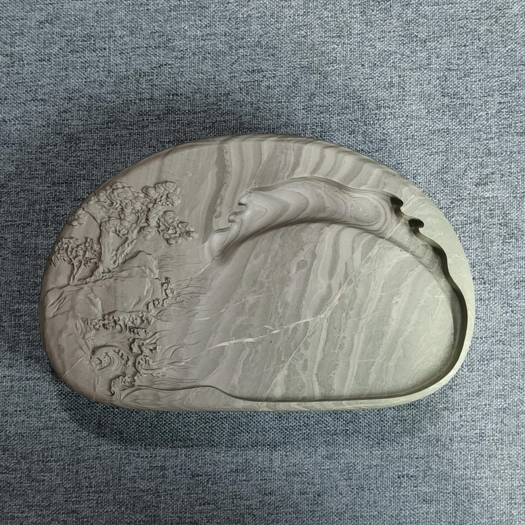 老坑洮砚，喇嘛崖鸊鷉血过渡层薄意山水砚，尺寸19.5*12.5*3.8厘米