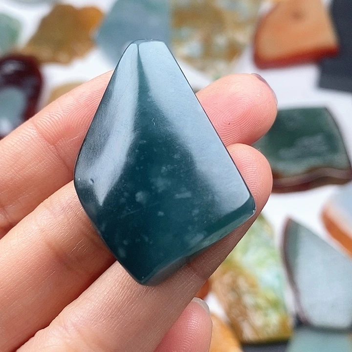 颈饰未镶嵌翡翠天然