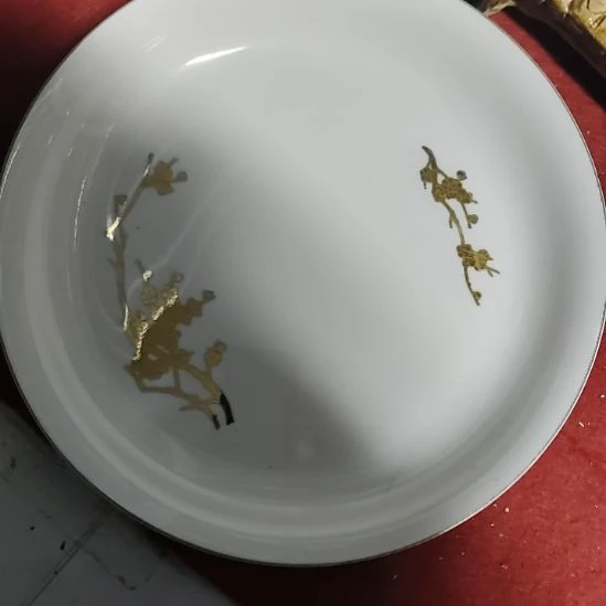 瓷片瓷器，各种摆件，瓷片，均有瑕疵。口径26。