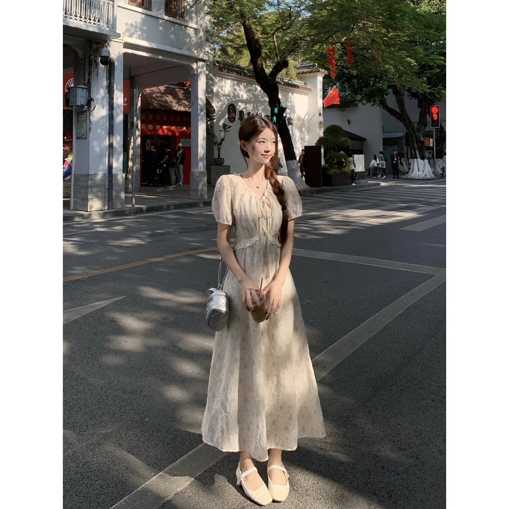 茶歇法式碎花v领连衣裙夏季抽绳绑带高级感刺绣蕾丝拼接收腰长裙