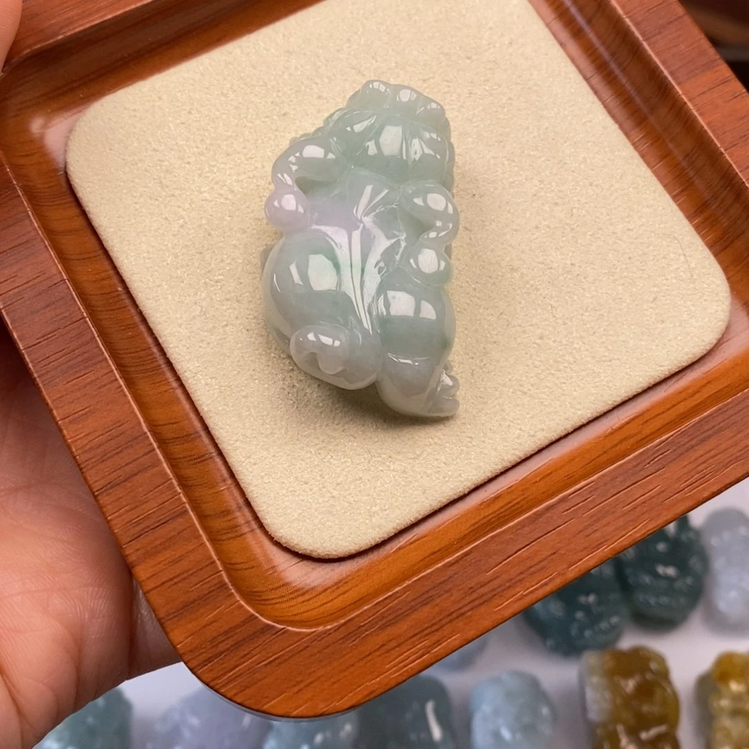 翡翠未镶嵌颈饰如意貔貅