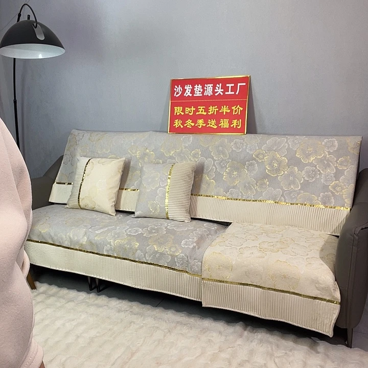 沧***、雪尼尔米色。90*70。2张