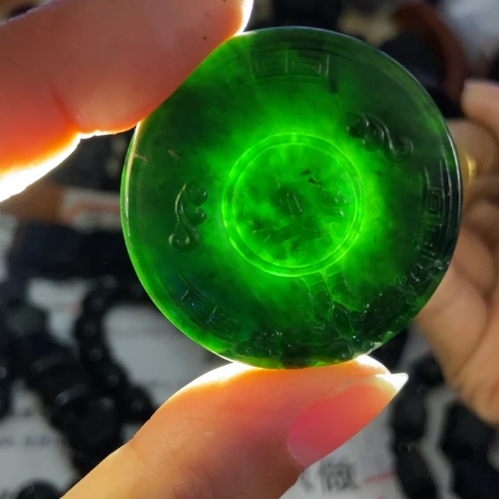 翡翠未镶嵌颈饰墨翠