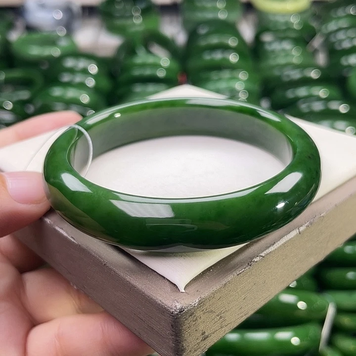 未镶嵌手镯和田玉（碧玉）