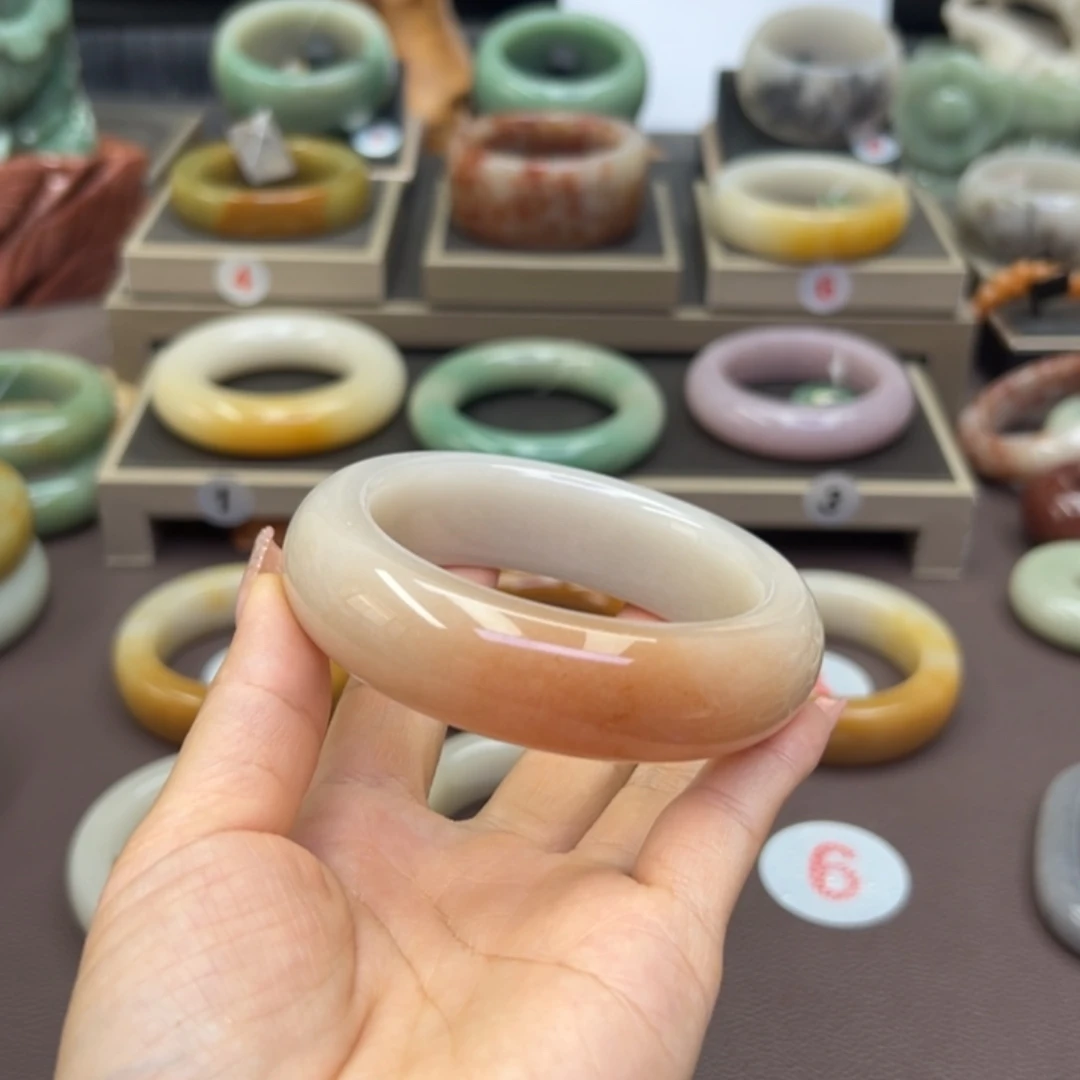 石英质玉手镯未镶嵌梦***牛