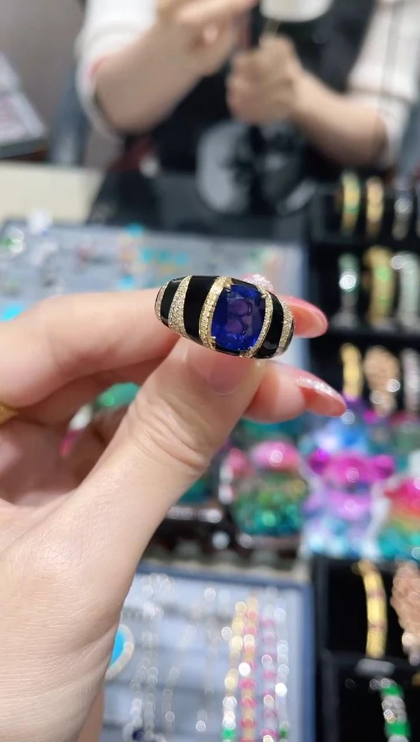 18K金镶嵌天然蓝宝石戒指设计款