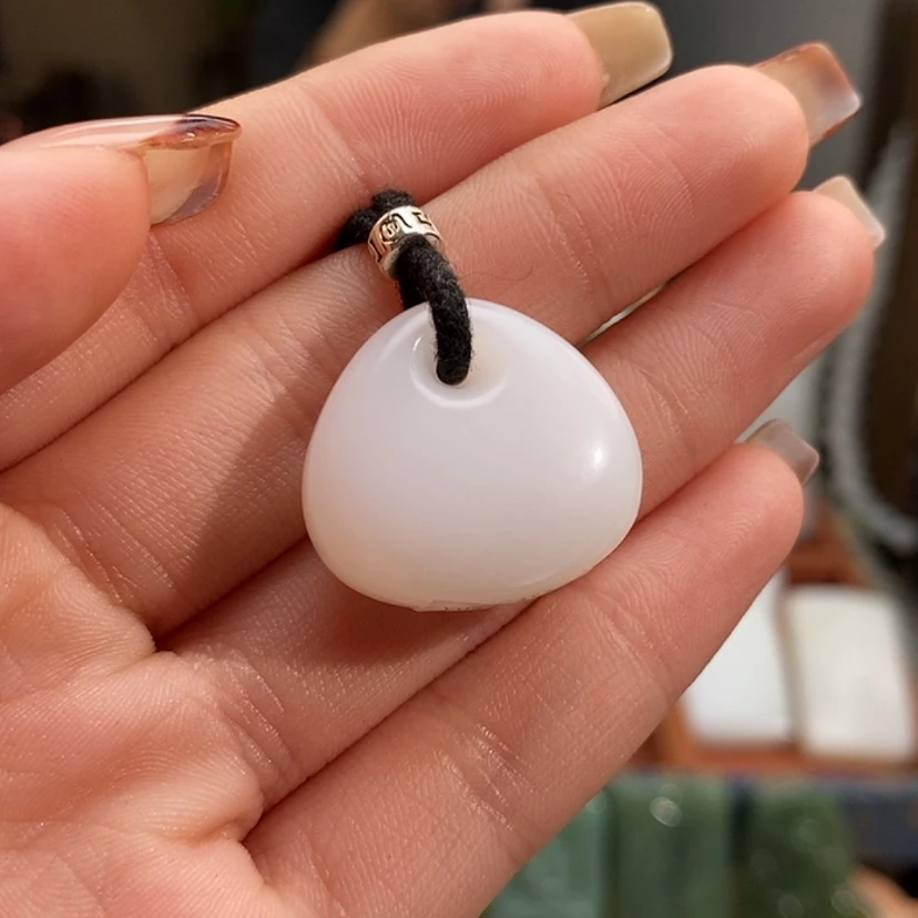 【闪购商品】吊坠(赠链)未镶嵌和田玉