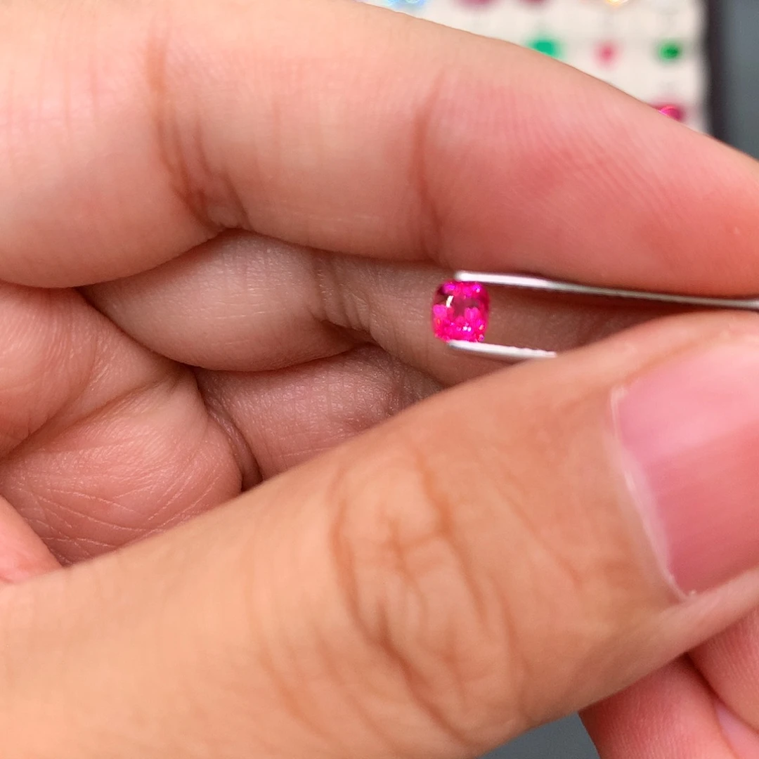 裸石未镶嵌尖晶石30分绝地武士