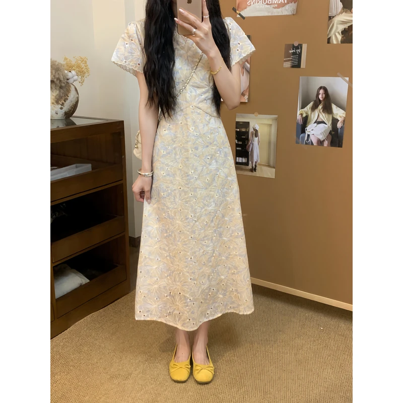 Y7510 刺绣气质v领扎染显瘦度假风小众设计感浅黄色连衣裙#8239