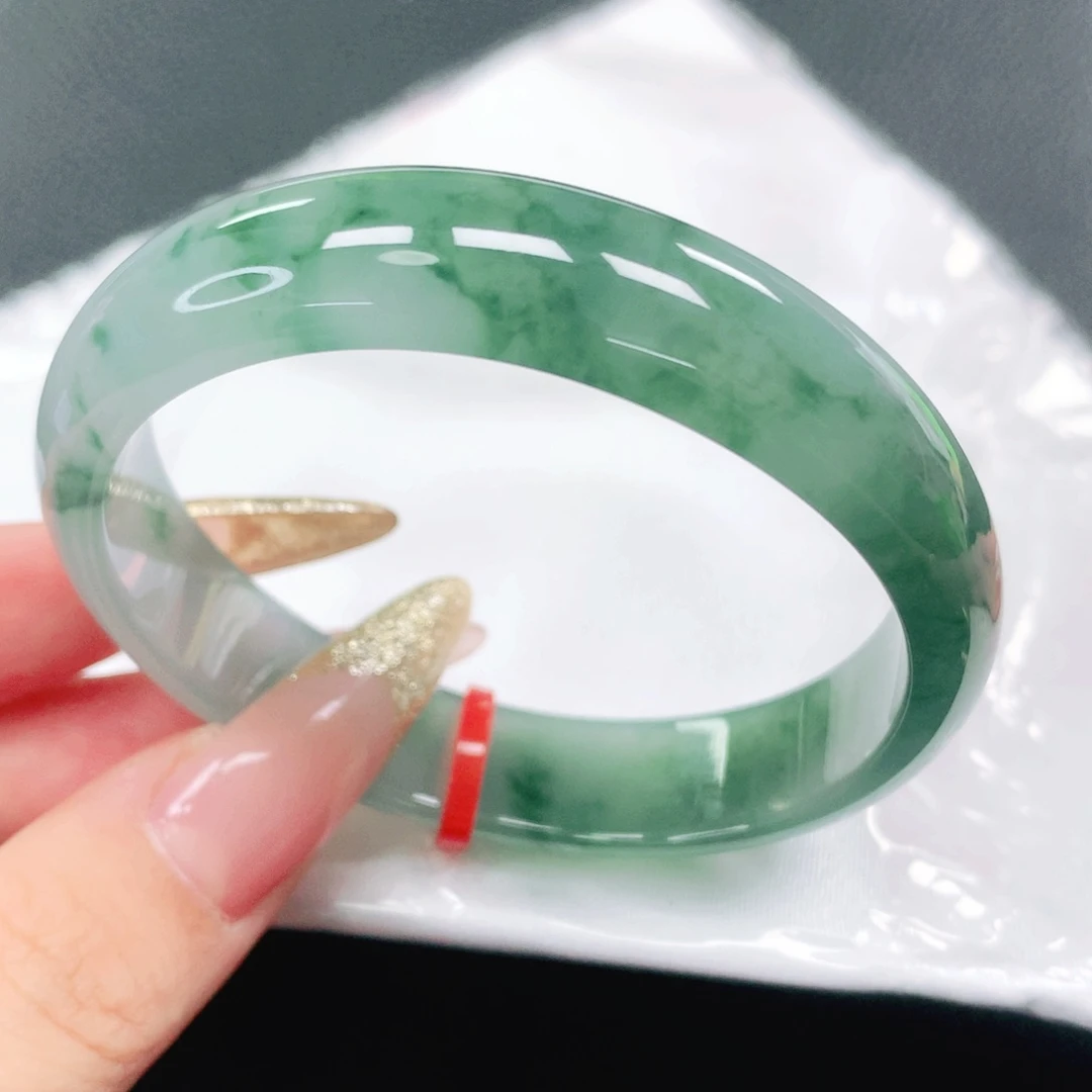 翡翠手镯未镶嵌56贵