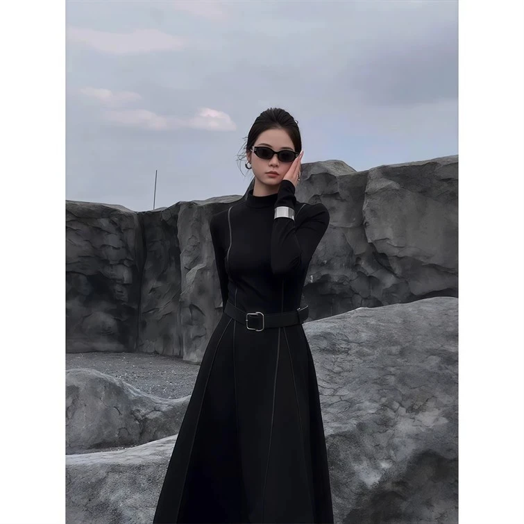 法式气质优雅御姐风高领长袖黑色秋冬修身显瘦收腰内搭打底连衣裙