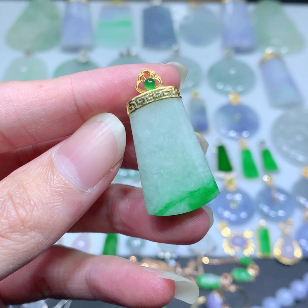 翡翠吊坠(不含链)18K金镶嵌