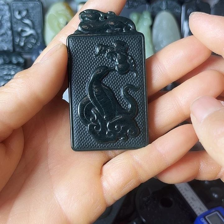 和田玉（青玉）颈饰未镶嵌明**虹