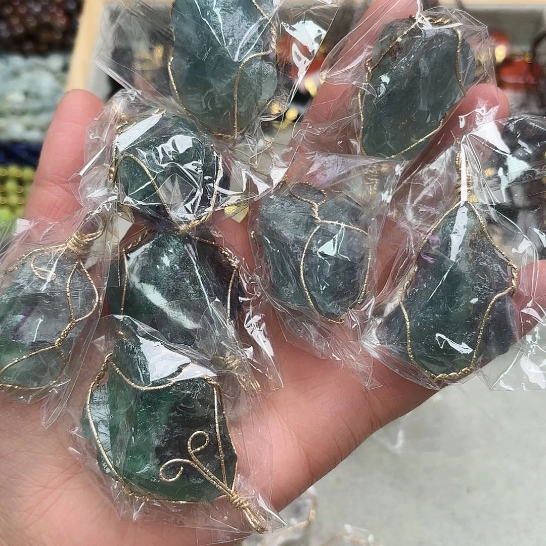 玛瑙/玉髓未镶嵌珠宝半成品绿萤石原石吊坠一颗