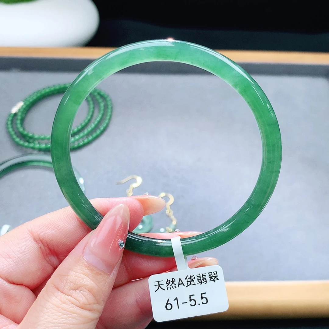 未镶嵌手镯（圆镯）翡翠