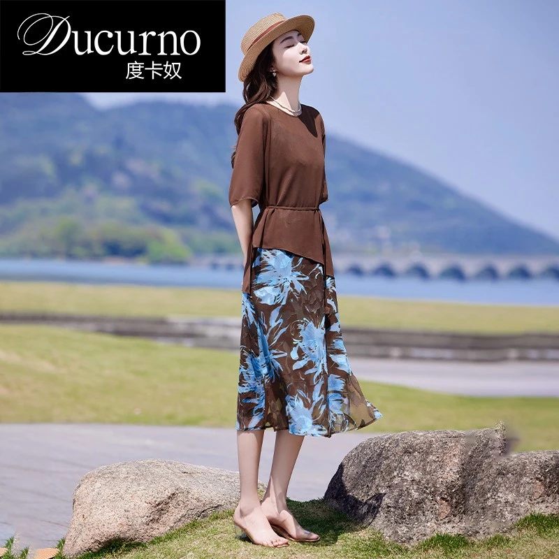 碎花吊带连衣裙套装女2025新款夏季多巴胺减龄穿搭显瘦裙子两件套