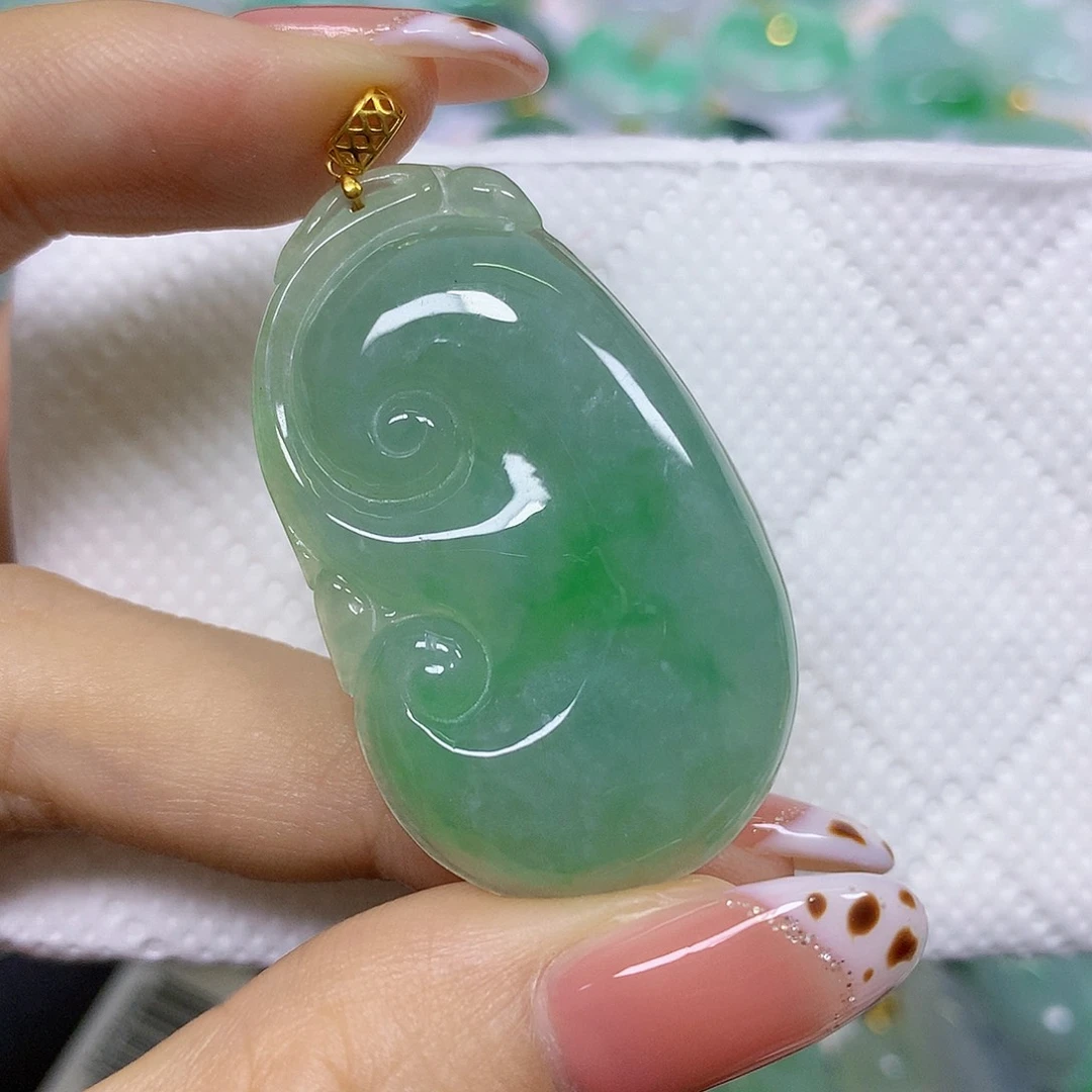 颈饰18K金镶嵌翡翠挂件