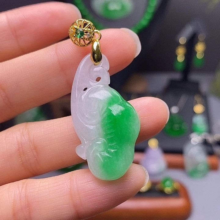 吊坠(赠链)未镶嵌翡翠
