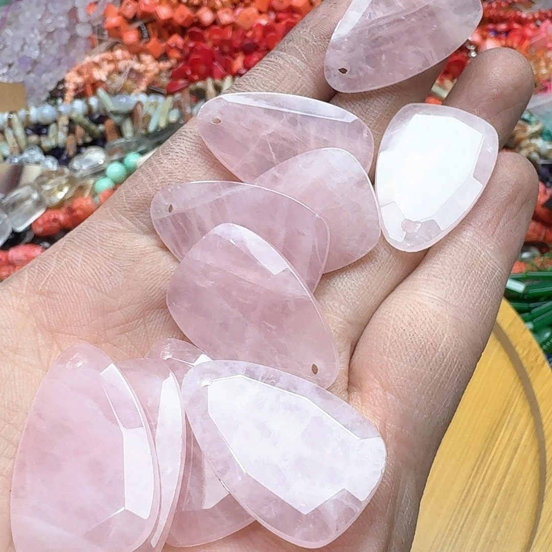 玛瑙/玉髓未镶嵌珠宝半成品一个20x32m粉晶吊坠