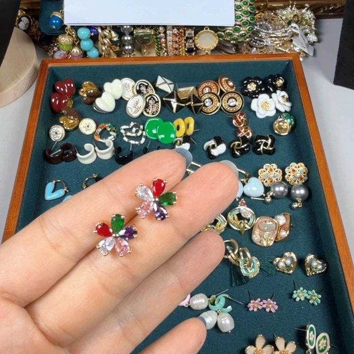 铜合金合金锆石耳环