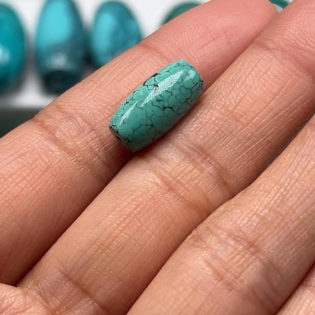 咪***考绿松石未镶嵌珠宝奇石