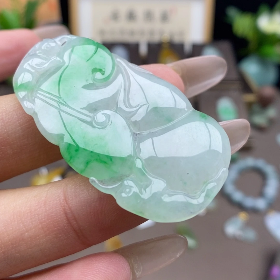 翡翠未镶嵌颈饰吊坠44