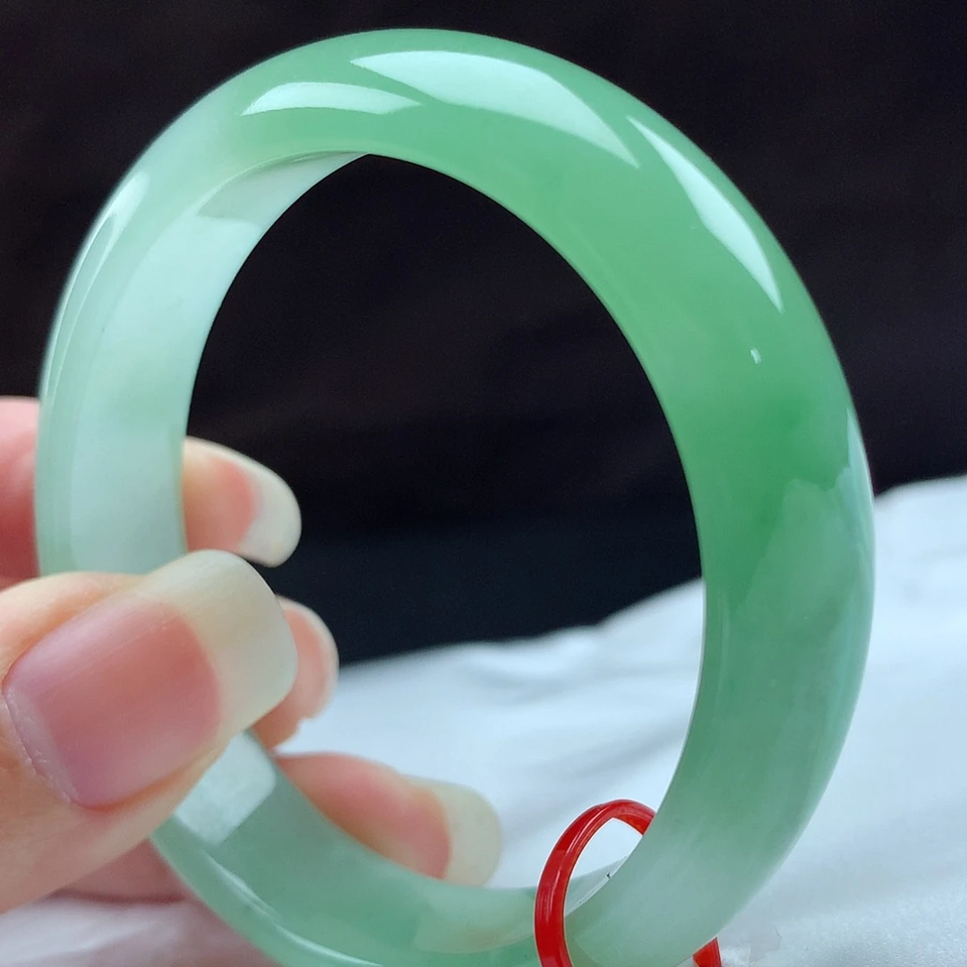 翡翠手镯（贵妃镯）未镶嵌95430，