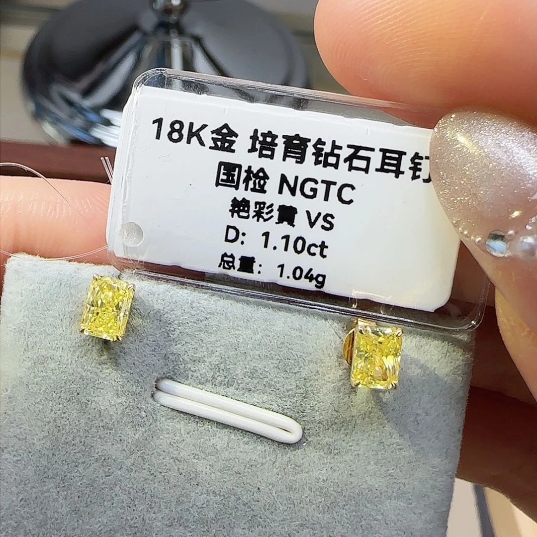 实验室培育钻石18K金镶嵌1.1卡黄钻耳钉