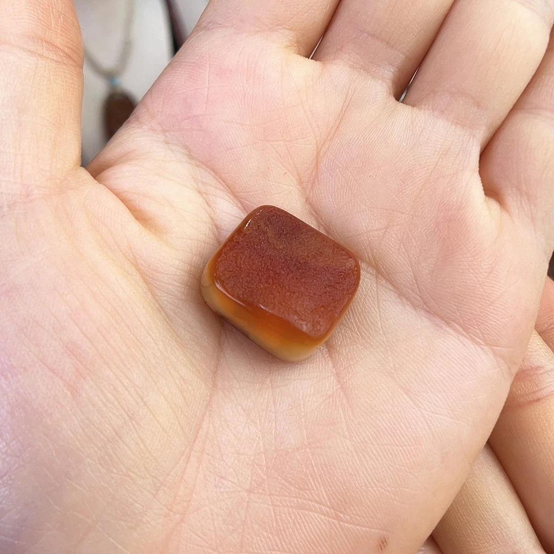 未镶嵌琥珀珠宝奇石