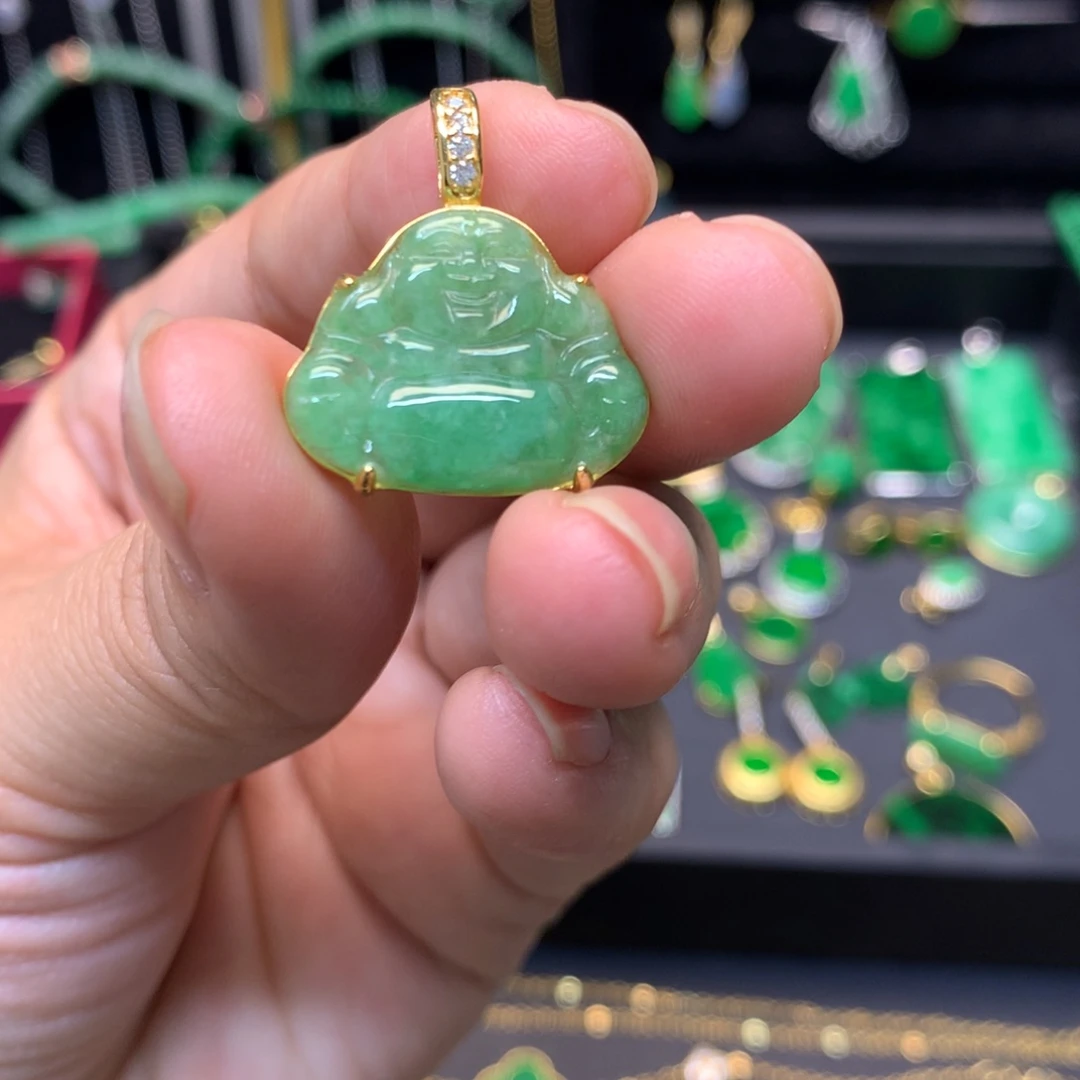 翡翠未镶嵌颈饰有纹