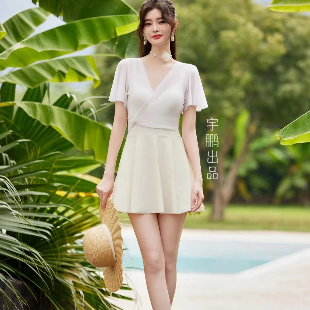 大码女款温泉泳衣沙滩度假风遮肉显瘦时尚领性感泳装