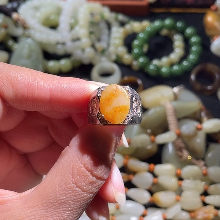 未镶嵌戒指和田玉