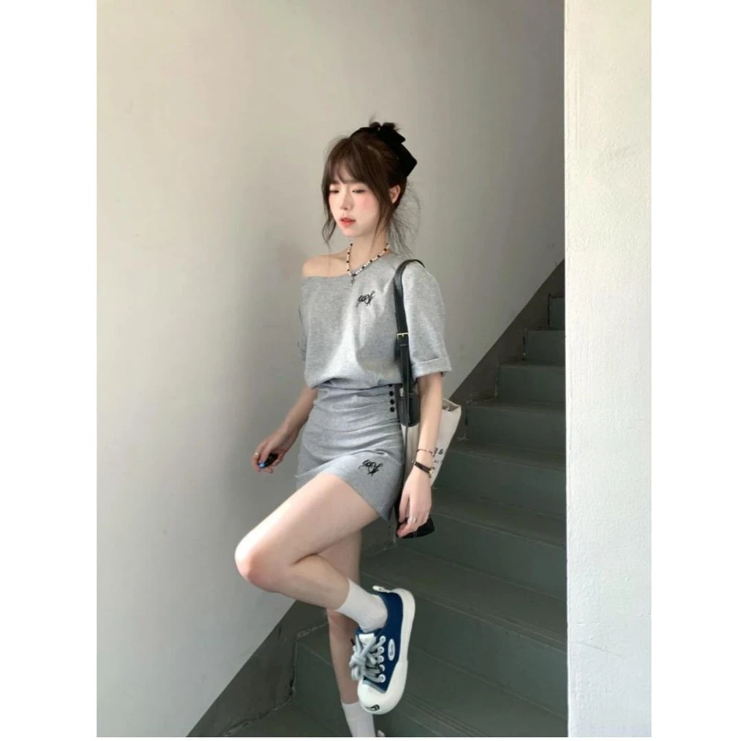 韩系减龄休闲运动服套装女夏季简约收腰一字肩斜肩短袖短裙两件套