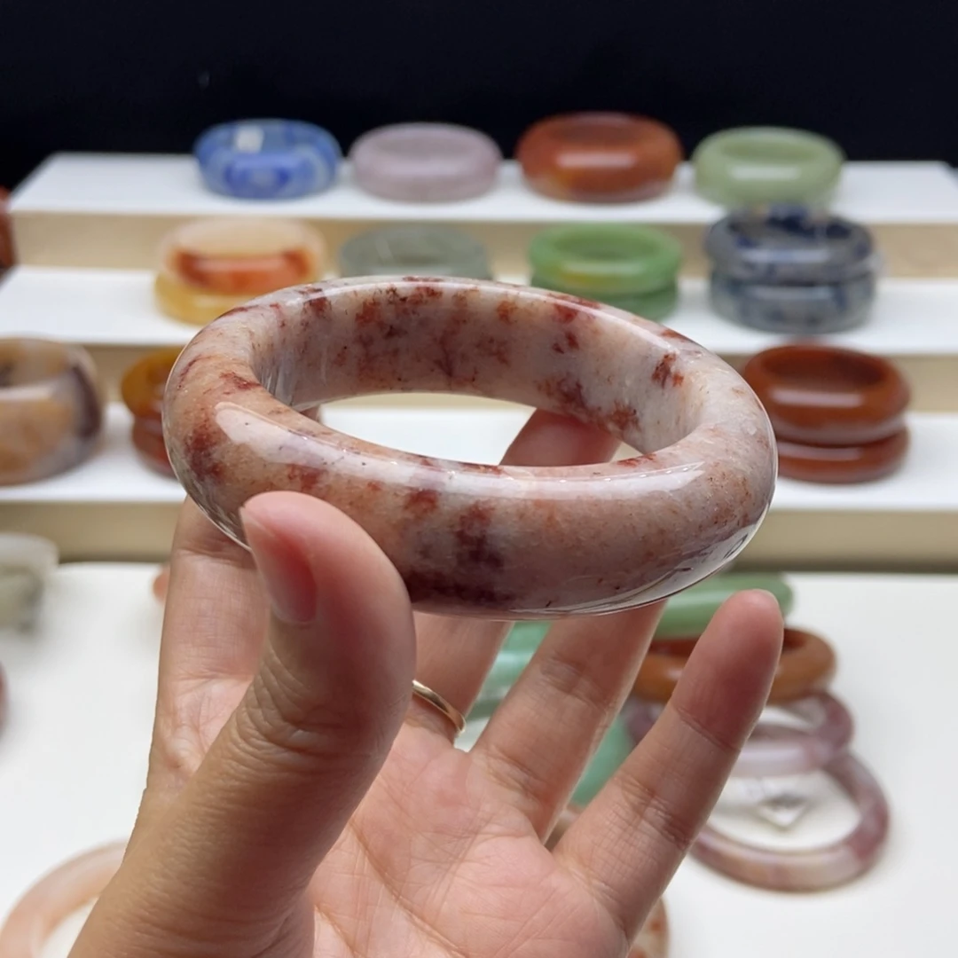 石英质玉手镯未镶嵌好**连