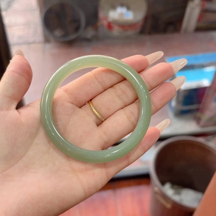 东陵石手镯未镶嵌